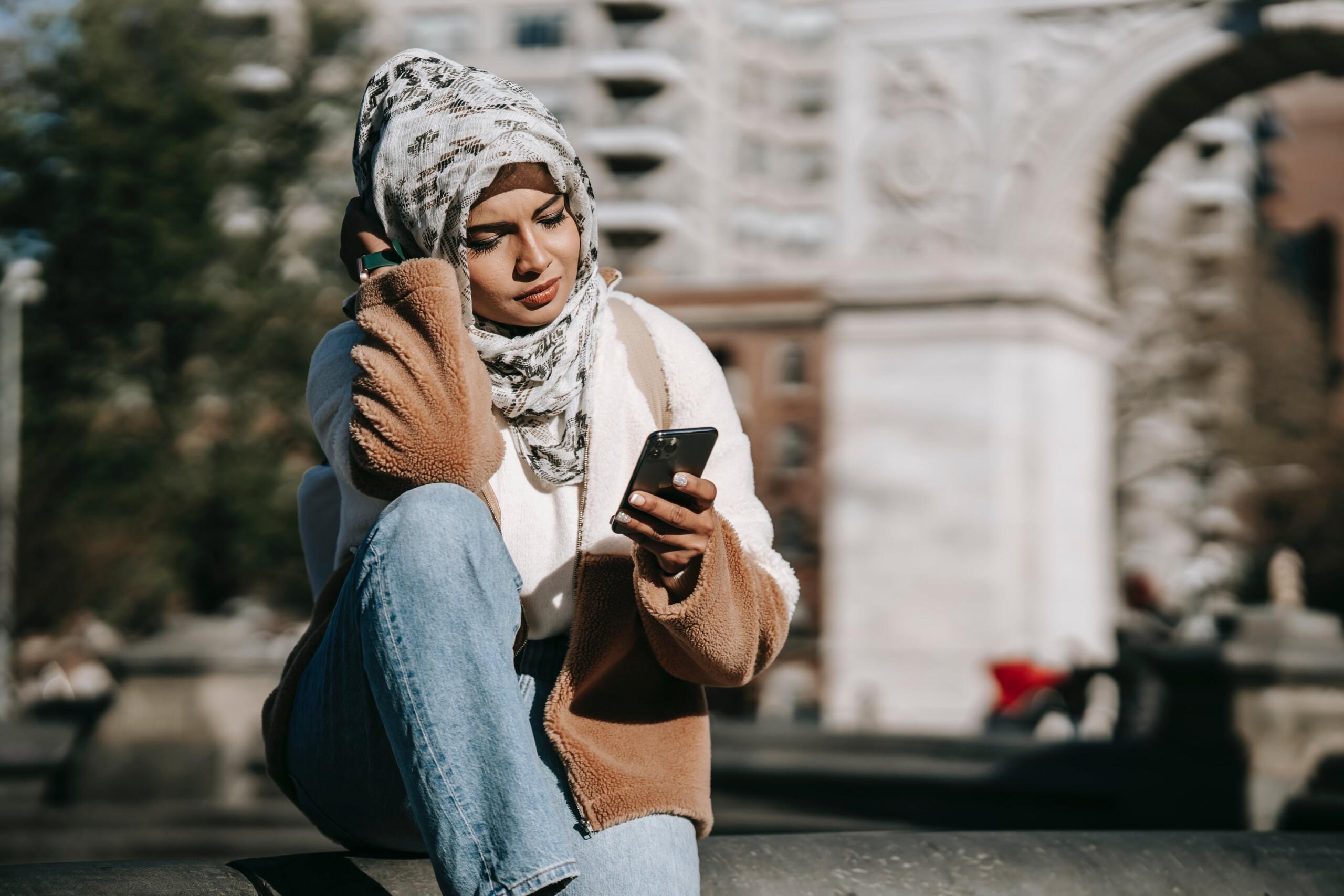 Visual representing Sharia-compliant investments accessible via mobile-first, COCOA